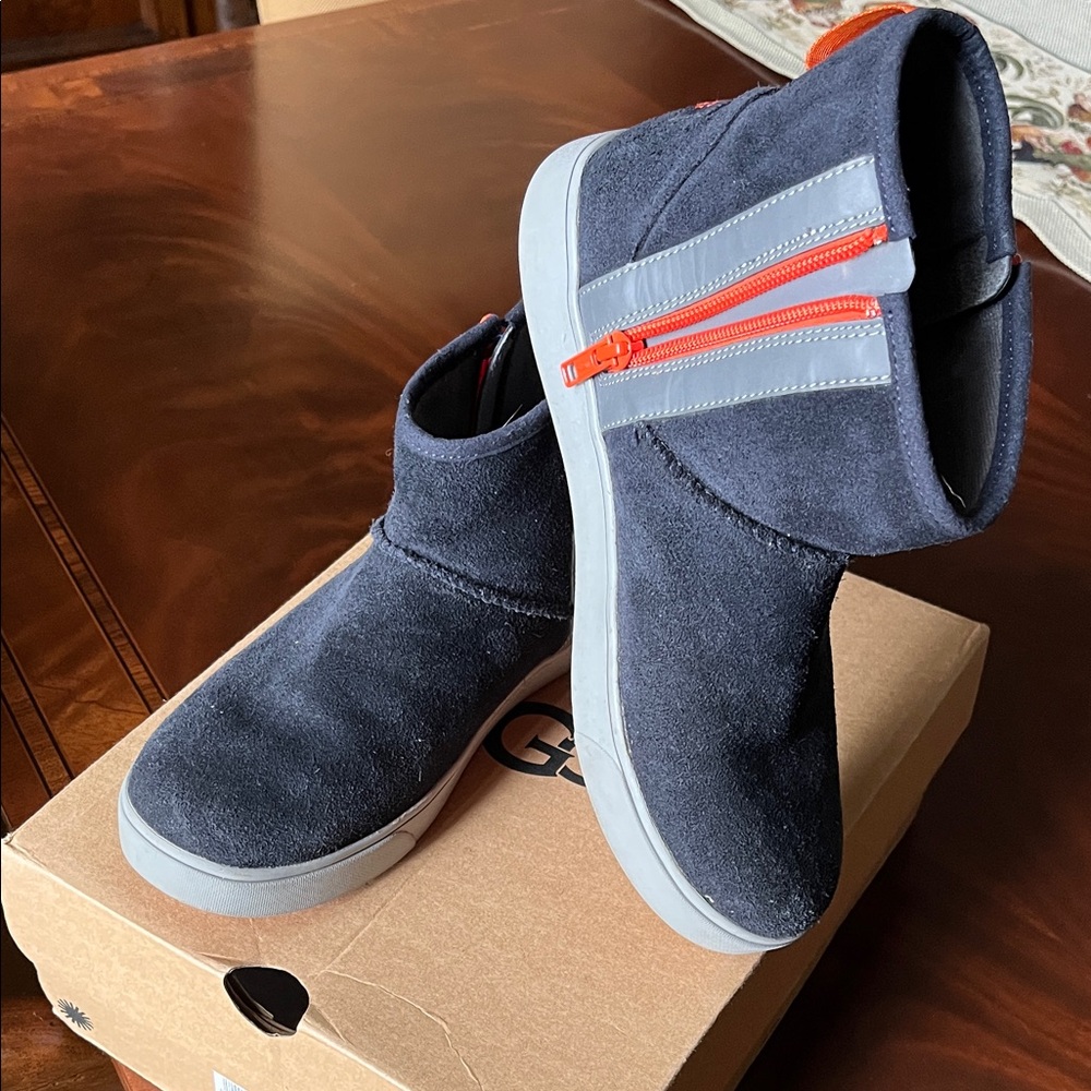 UGG Kids Boots in Navy and Orange size 6 BOY - Picture 3 of 10